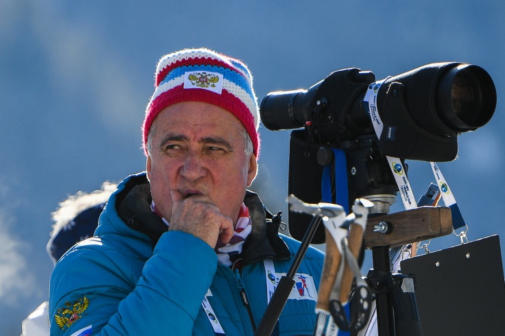 Гурьев: российским биатлонисткам лыжи мешают