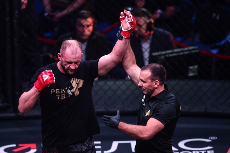 Иван Емельяненко выиграл дебютный бой в ММА