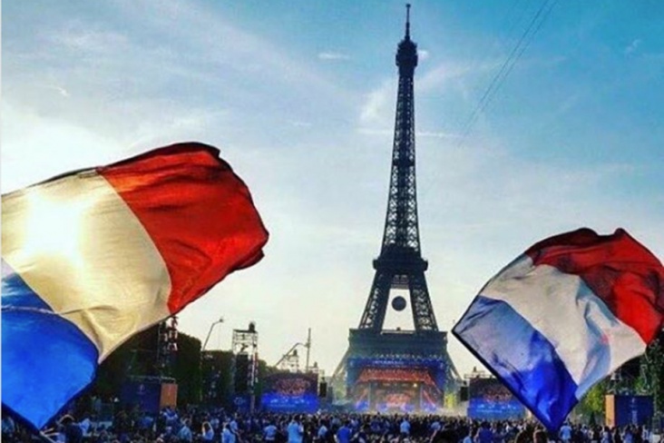 Французы праздную победу в чемпионате мира