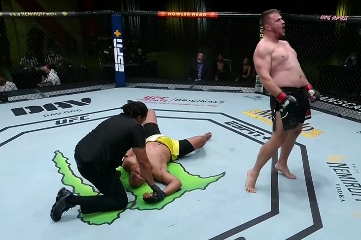 Александр Романов победил Де Лиму на UFC
