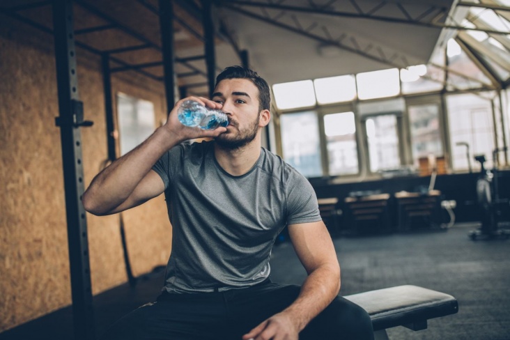 Почему нельзя пить много воды перед тренировкой