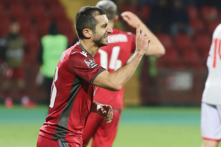 түкті кисканың куннилингусы Титанға шабуыл туралы секс-видео