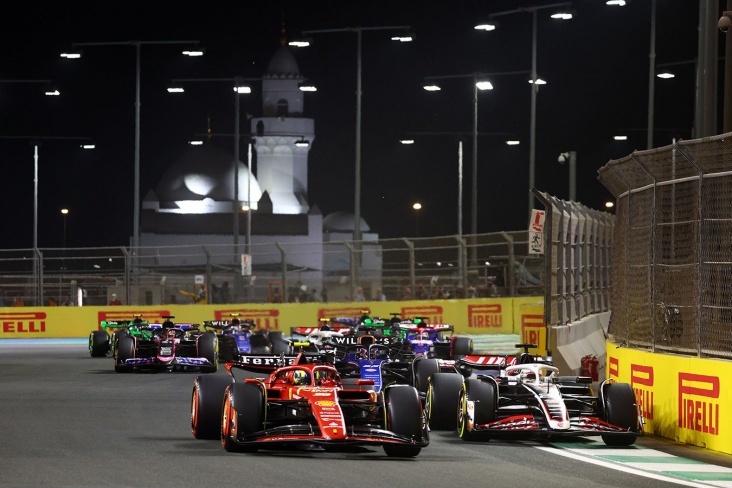 Макс Ферстаппен выиграл Гран-при Саудовской Аравии