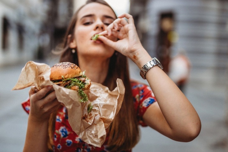 6 причин, почему хочется есть даже после еды
