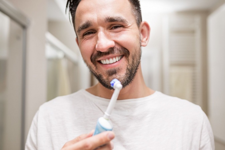 Как выбрать хорошую электрическую зубную щётку