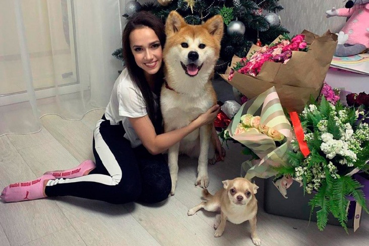 Загитова выложила новое видео с собакой. Та чихает