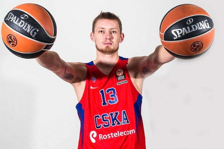 Баскетболист Иван Лазарев