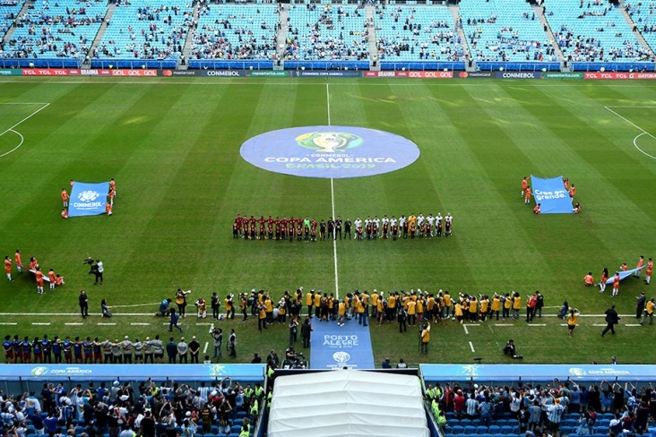 Аргентина играет на полупустых стадионах