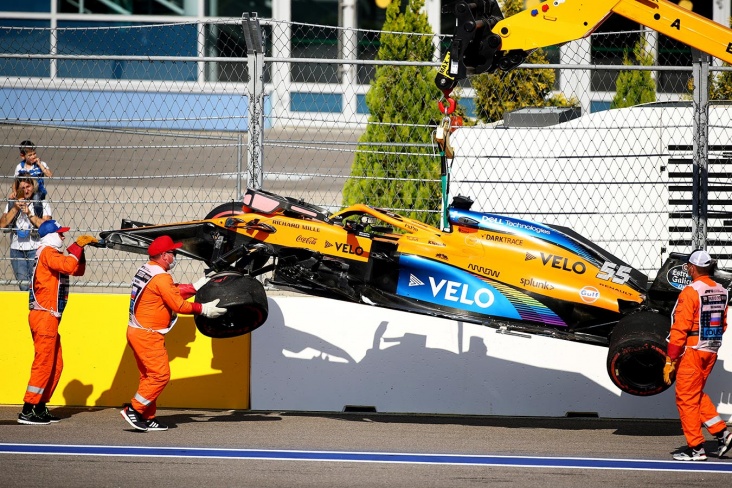 Гонщики Формулы-1 раскритиковали аварийный поворот