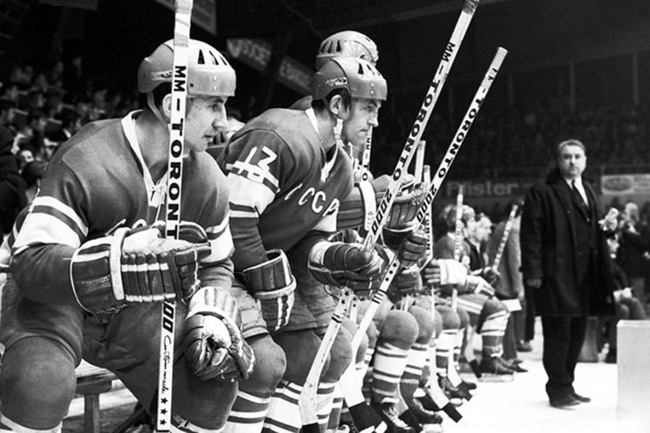 Первое турне советских хоккеистов в Канаду