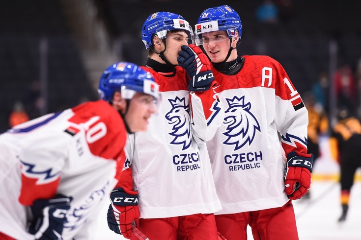 Что пишут в Чехии о снятии команды с рейса из Канады — они винят молодёжную сборную России