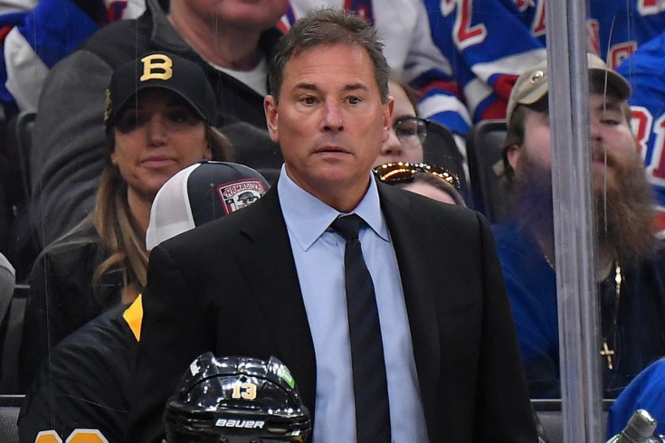 В НХЛ уволили одного из лучших тренеров лиги. Что стоит за странным решением «Бостона»?