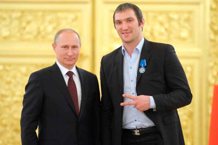 BMW Авериным — не первый случай, 7 лет назад хоккеисты сами попросили у Путина «мерседесы» за ЧМ