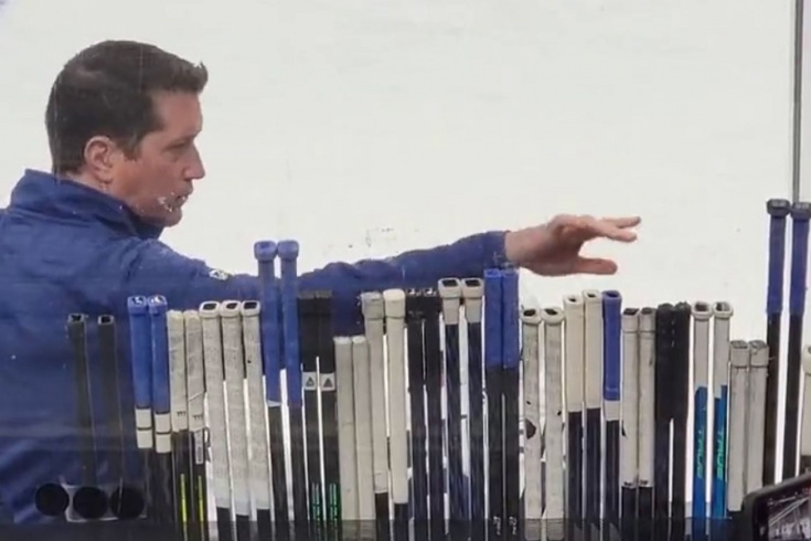 Вирусное видео из НХЛ, невероятная работа сервисмена в НХЛ