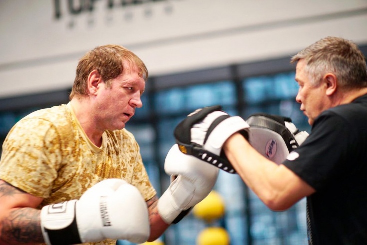 Александр Емельяненко — Джефф Монсон, фото Емельяненко, тренировки по боксу
