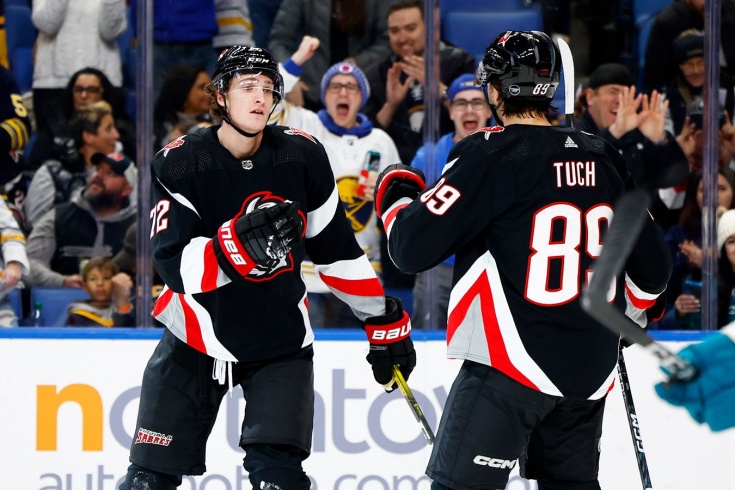 Американский хоккеист Тейдж Томпсон забил пять голов в одном матче НХЛ, видео голов