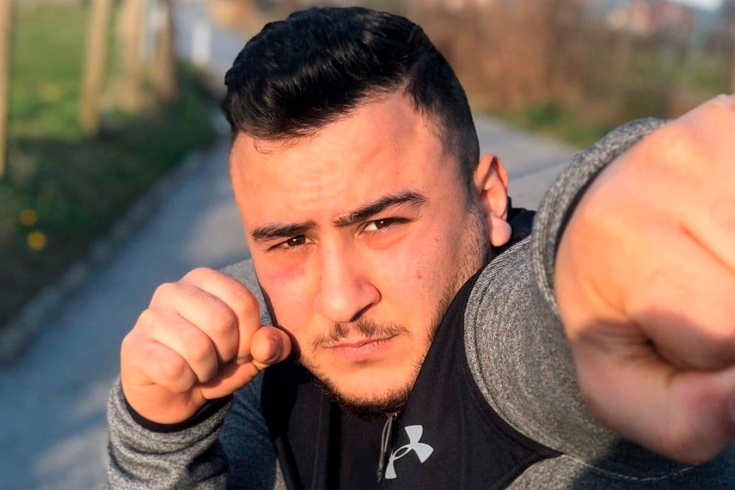 Боец MMA спас раненого полицейского и пенсионерку во время