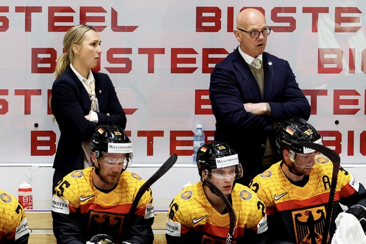 Скандал на ЧМ-2022 по хоккею: журналистка задала женщине-тренеру бестактный вопрос