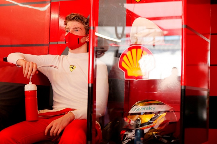 Обязательные тесты молодых пилотов в свободных заездах Формулы-1: поедет ли Шварцман за «Феррари»?