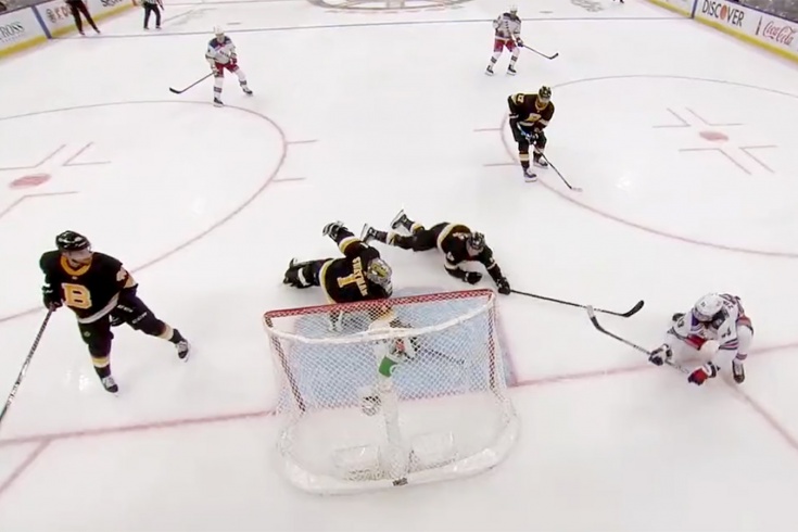 Невероятное спасение в матче НХЛ, видео