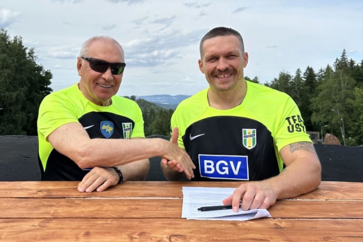 Украинский боксёр Александр Усик подписал контракт с футбольным клубом «Полесье», соглашение на один год, подробности