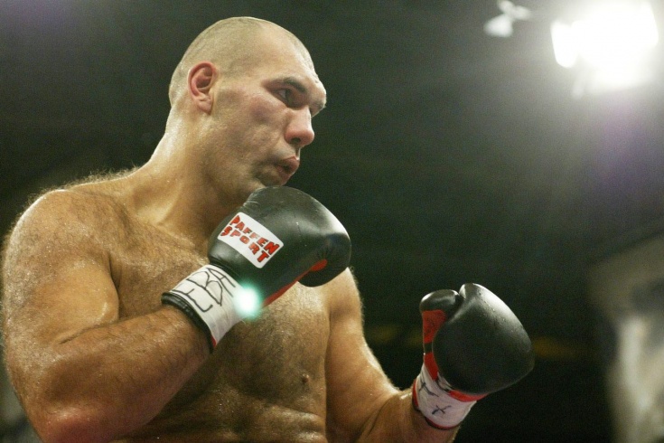 Украинец был легче на 37 кг — но едва не снёс Валуева. Первый титул нашего великана