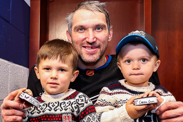 Александр Овечкин вышел на второе место в списке снайперов НХЛ, россиянин обогнал Хоу, что сказали партнёры и соперники