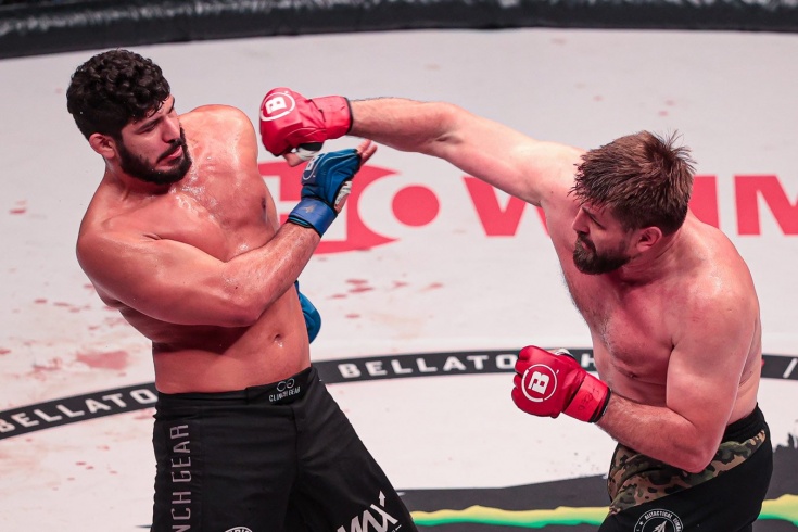 Bellator 269: Емельяненко — Джонсон, Виталий Минаков повредил палец и проиграл, видео боя