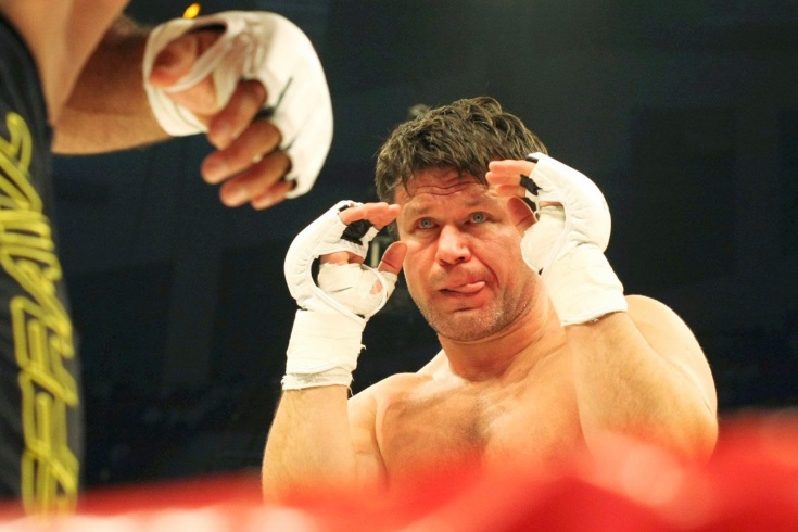 Олег Тактаров — угловой в бою UFC