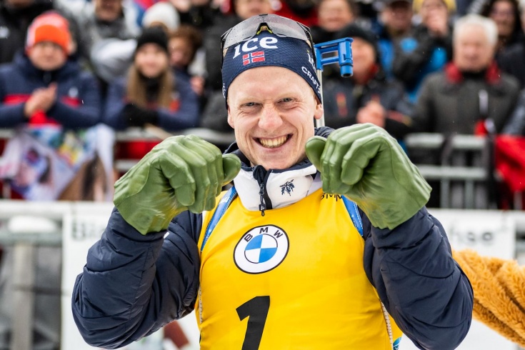 Норвежский биатлонист Йоханнес Бё выиграл спринт в Антхольце и побил рекорд по числу побед на старте сезона в Кубке мира
