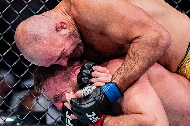 UFC 267: Гловер Тейшейра задушил Яна Блаховича во втором раунде и стал чемпионом UFC в полутяжёлом весе