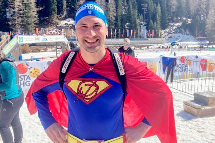 Итальянский биатлонист пробежал гонку в костюме Супермена – красиво отметил завершение карьеры