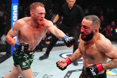 Джек Делла Маддалена наносит удар Белалу Мухаммаду