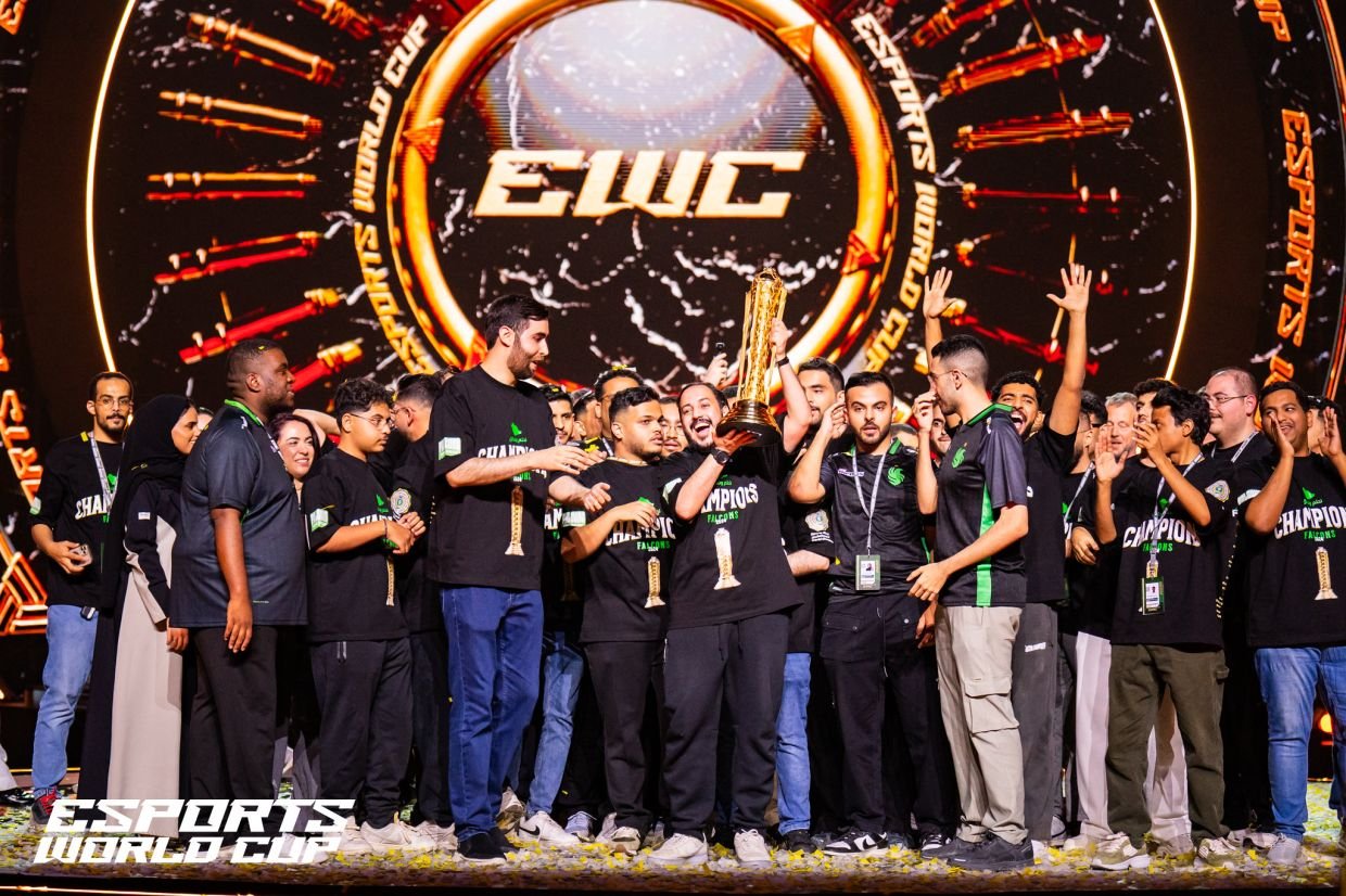 Помимо отдельных турниров, на EWC проходит клубный чемпионат — в общем зачёте чемпионом является Team Falcons