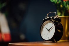 Как научиться вставать без будильника