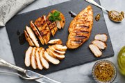 Стир-фрай, cу-вид и ещё 3 кулинарные техники приготовления вкусной куриной грудки